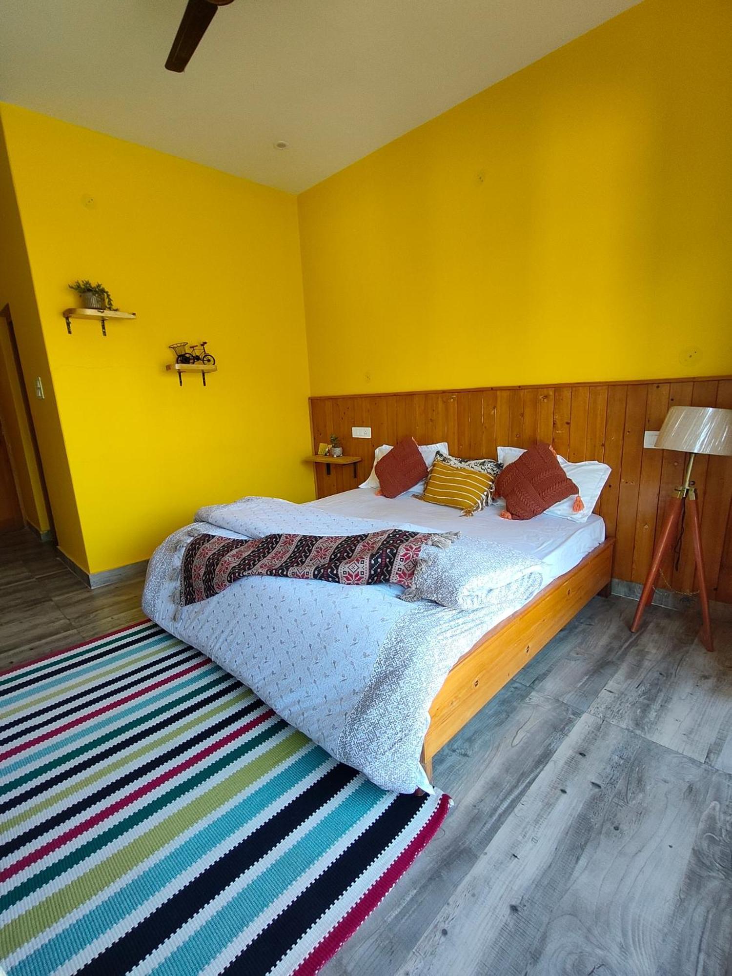Flyscape Hostel Bir  Exterior photo