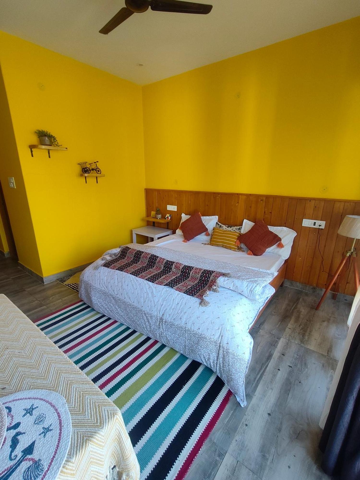 Flyscape Hostel Bir  Exterior photo