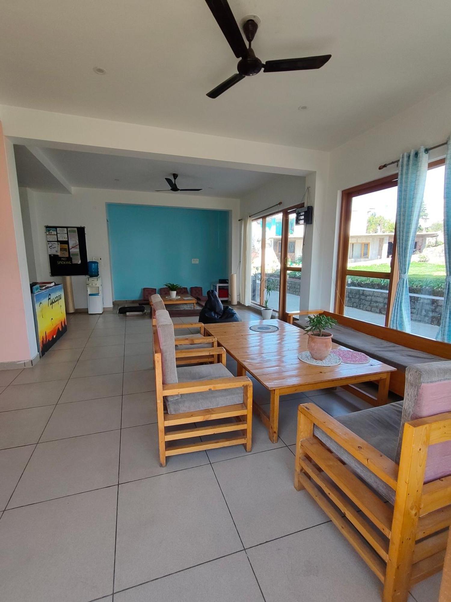 Flyscape Hostel Bir  Exterior photo