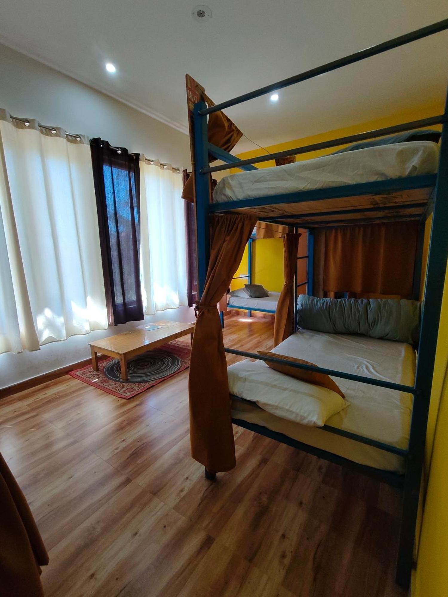 Flyscape Hostel Bir  Exterior photo