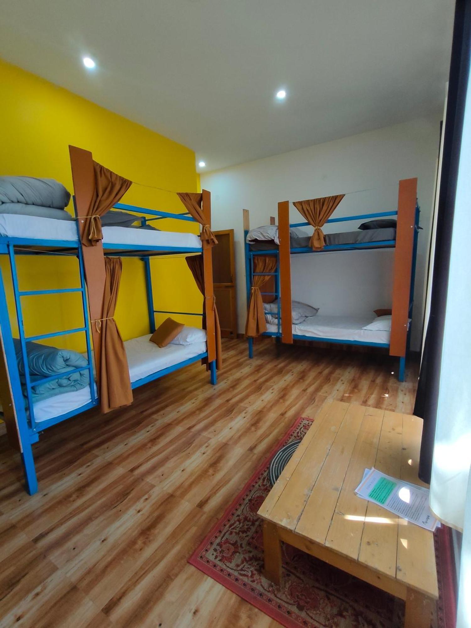 Flyscape Hostel Bir  Exterior photo